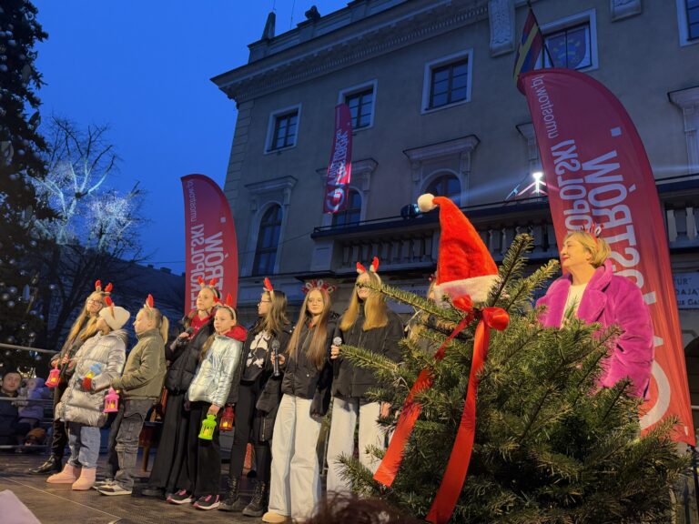 Rozświetlenie choinki na ostrowskim Rynku